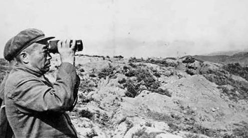 1951年，10万志愿军被美军包围，彭老总向毛主席求助。

朝鲜半岛的春天总是来