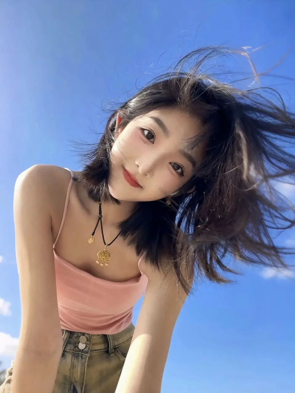 嫉妒不会消失，当一束光照进黑暗里，那这束光就有罪，希望每个人都能做好自...