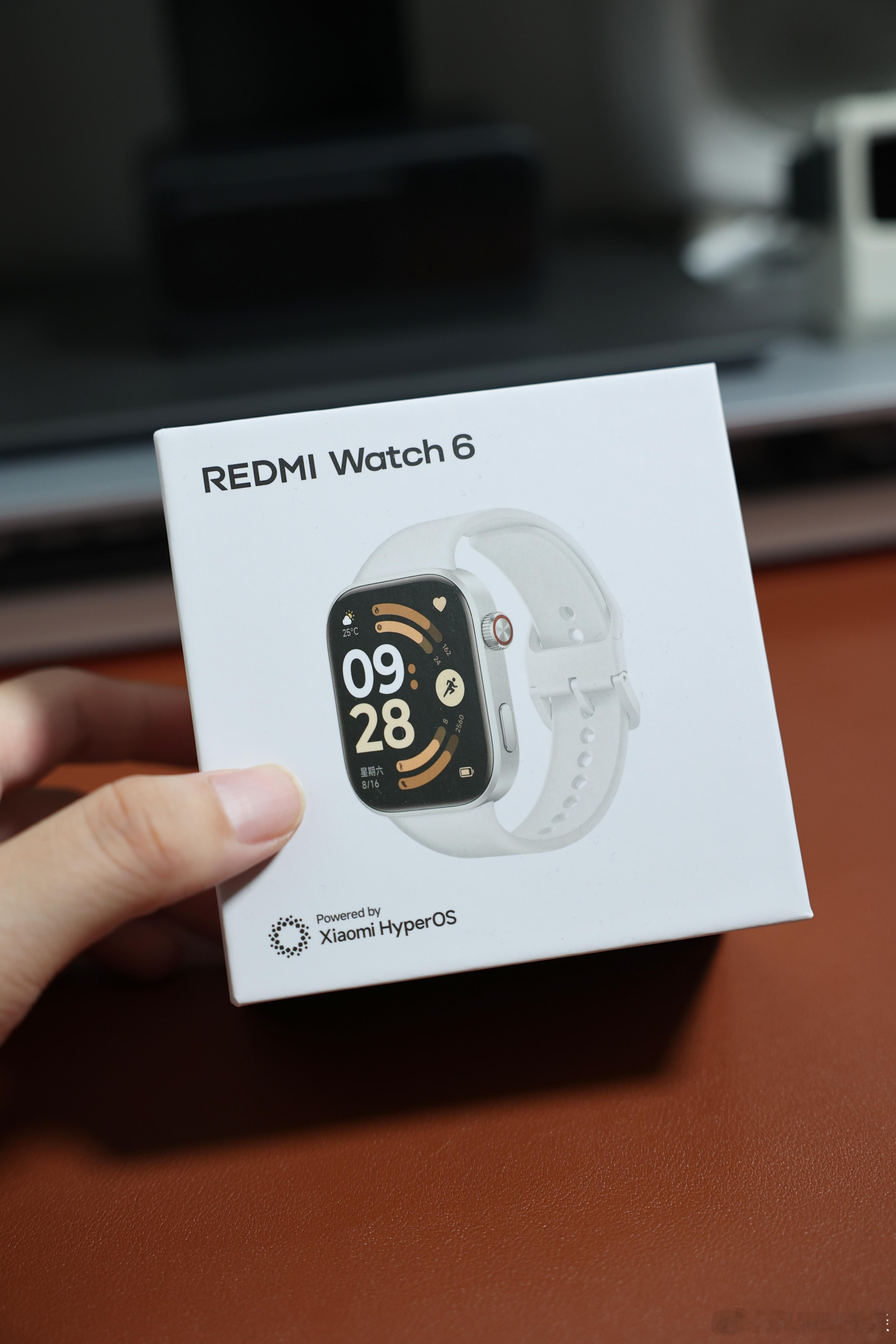 REDMIWatch6这代精致了很多，屏幕增大到2.07英寸，黑边四等边，中框是