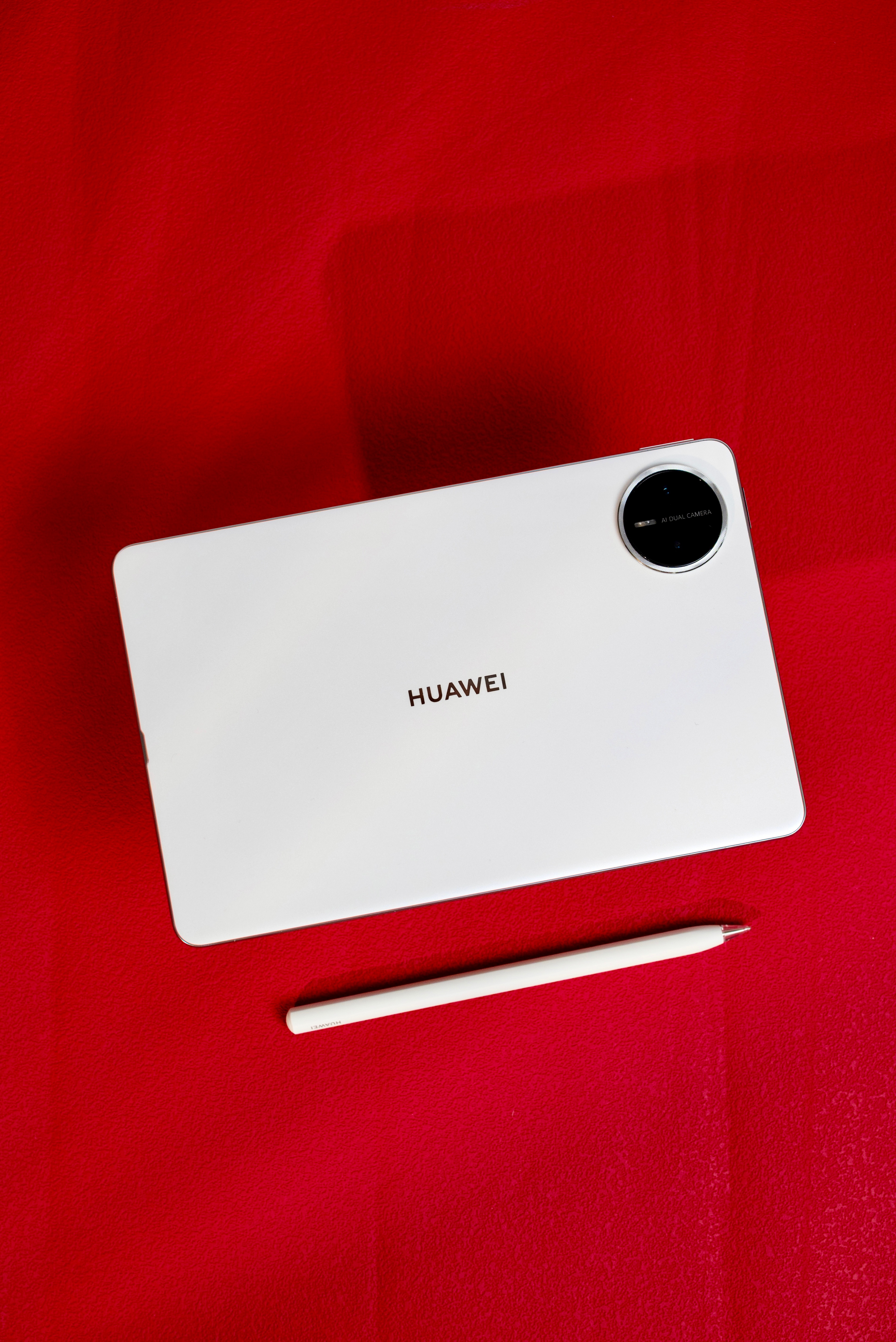 华为马年新春贺岁手机电影真的是太暖心了，正应了那句：陪伴才是最好的礼物，华为影业