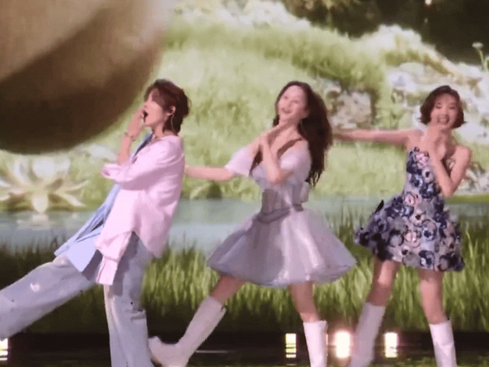 你好星期六心愿便利贴终极舞台你好星期六心愿便利贴终极舞台来喽，你最期待哪队的表演