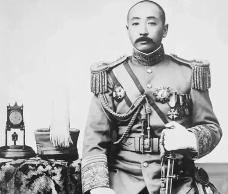 同样是乱世里爬出来的人，张作霖为什么总让人说不清？他确实靠过日本，日本给过钱，也