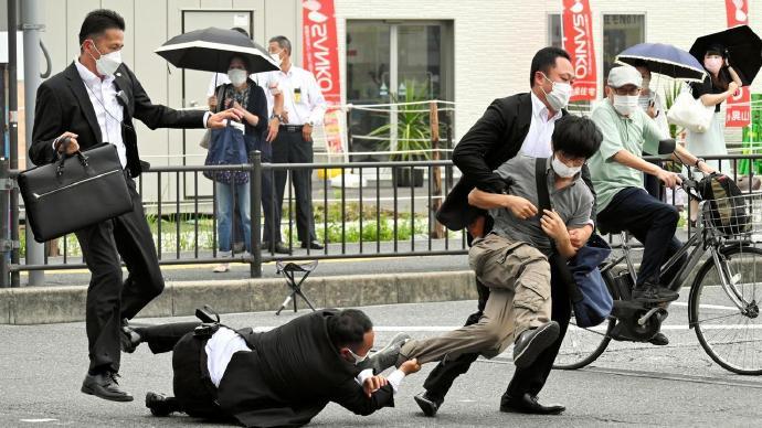 时光紫苏，晋三扑街已经一年整了啊。在这个“一年祭”的好日子里，有必要放个炮仗意思