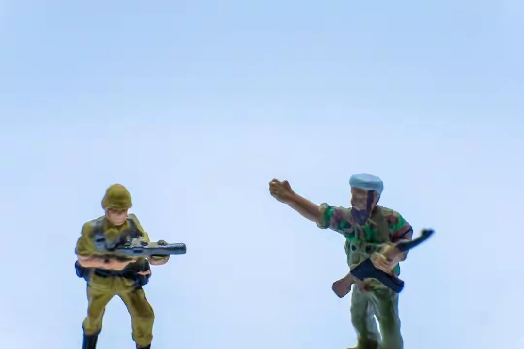 周末突发“黑天鹅”实为闪电战，明日A股这样走周末全网都在热议美伊冲突这只“黑天鹅