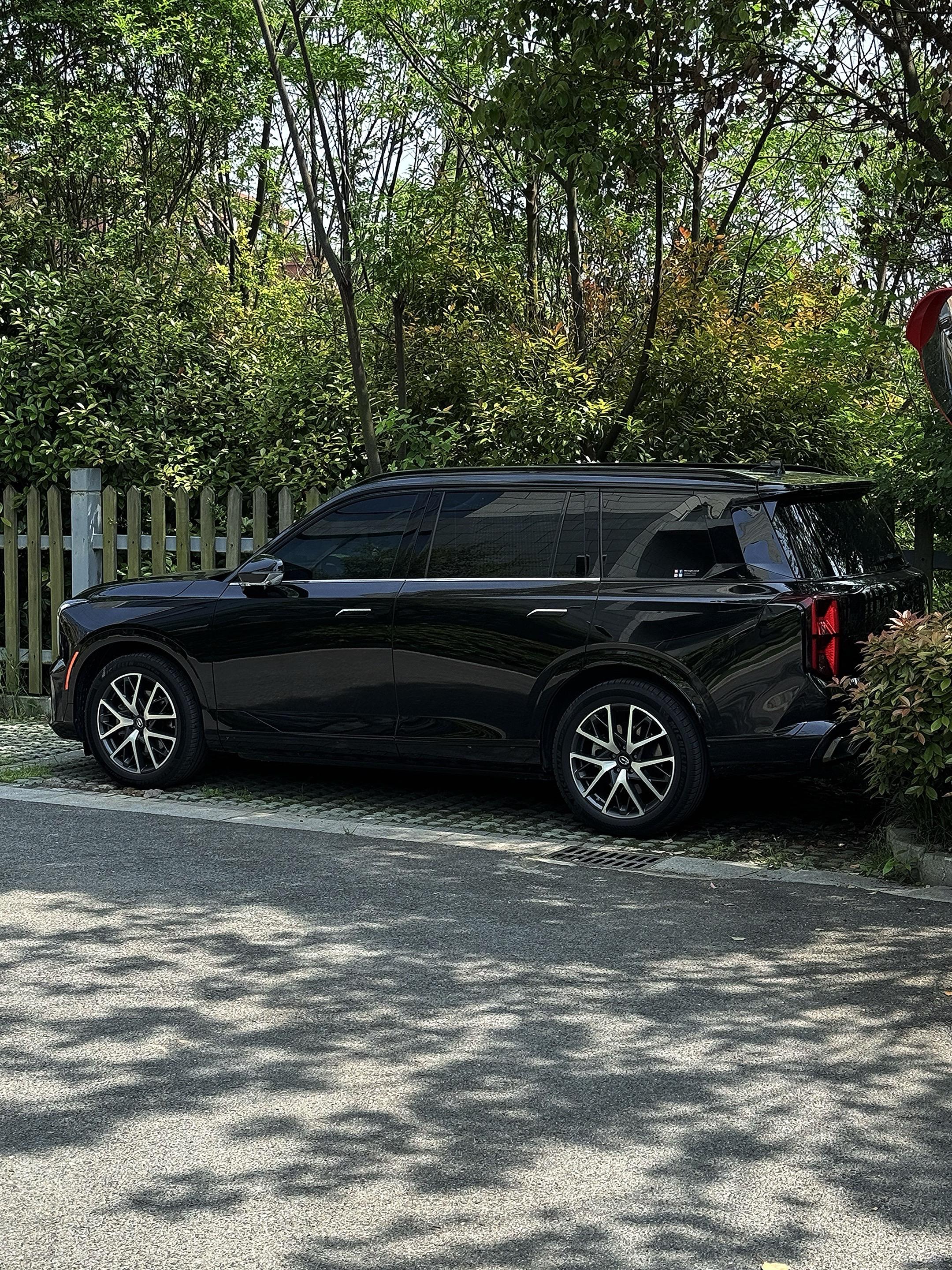 黑车不比帅  难道比耐脏吗。