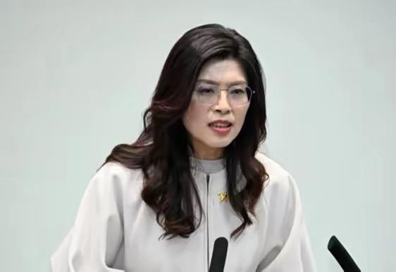 中国"国民党主席"郑丽文正式宣布，

7月17日这天，台北市长蒋万安先号召民众上