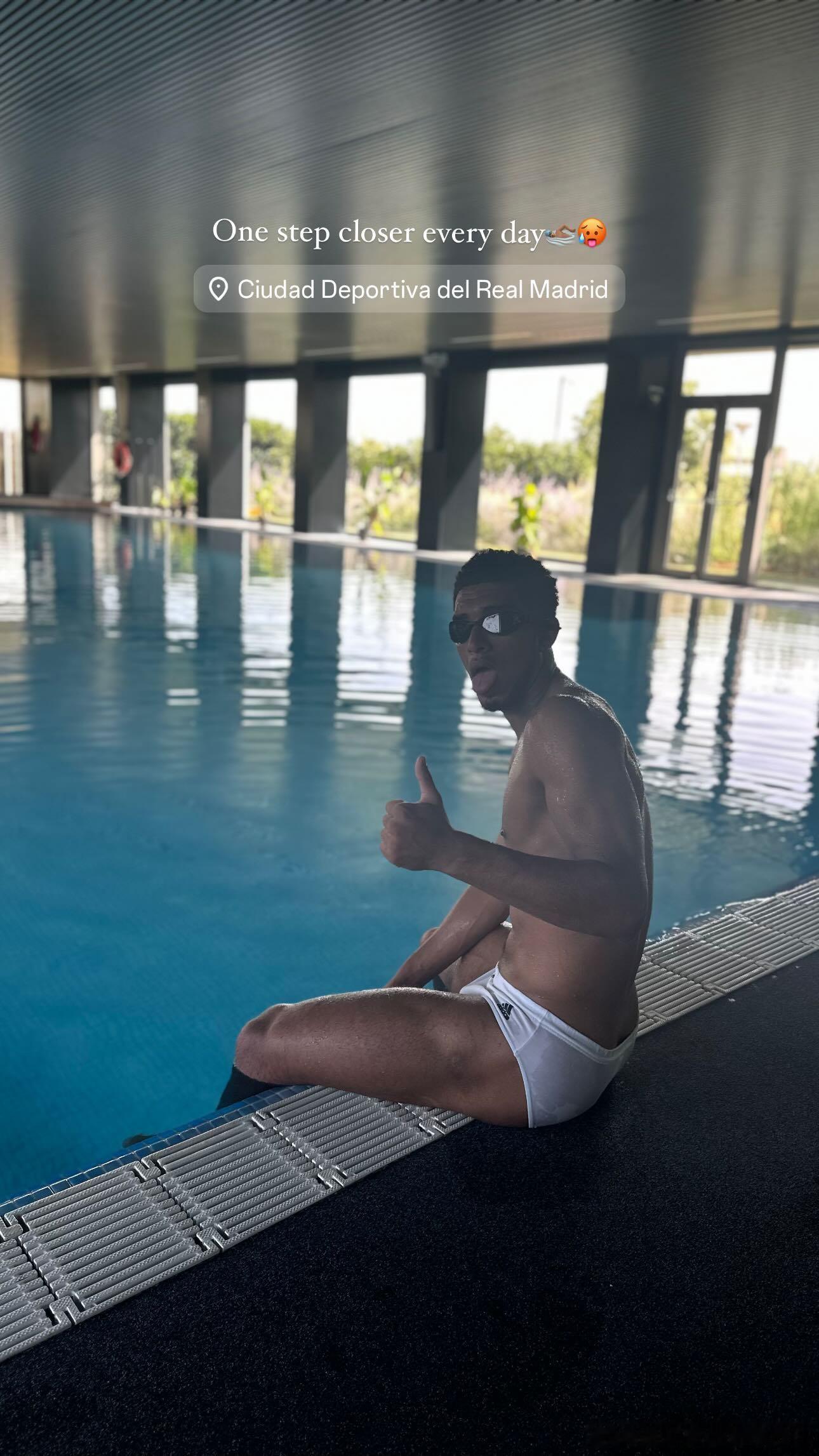 贝林厄姆: 每天都更近一步🏊🏽‍♂️🥵 ​​​