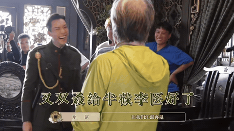 陈伟霆九门片场好欢乐片场欢乐名场面来了！陈伟霆仅凭一个眼神拿捏李乃文，搞笑互动氛