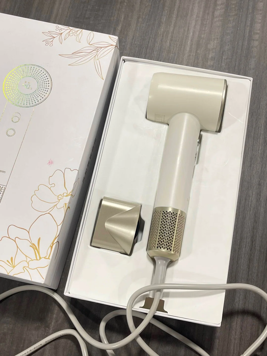 夏天吹头发谁懂啊！忍不了把吹风机换了