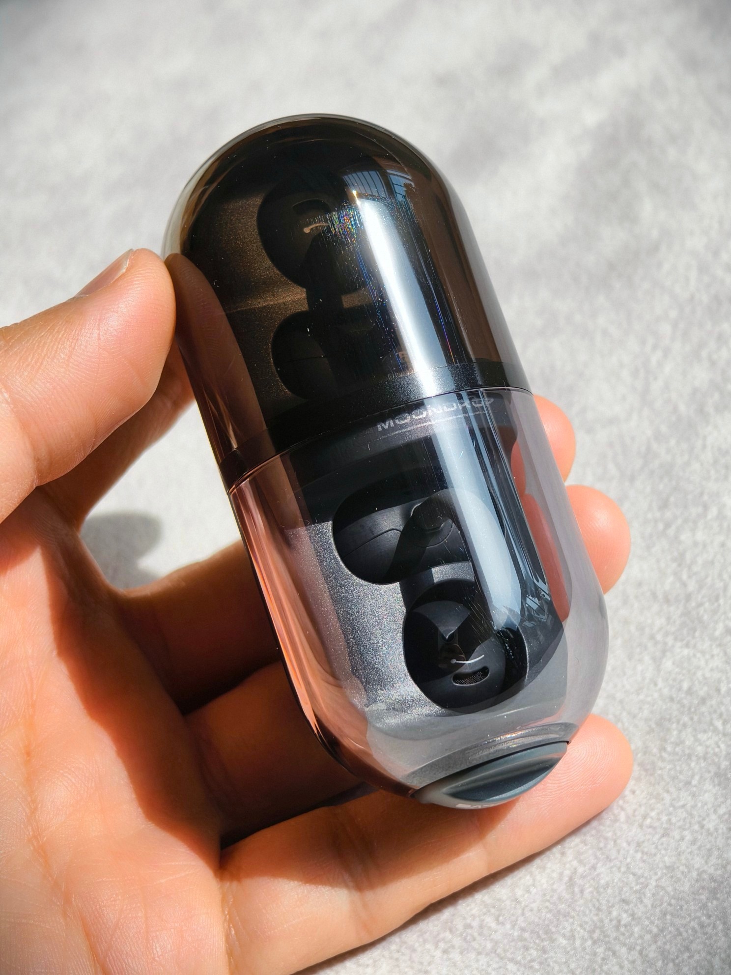 这几天很火的水月雨药丸/音乐胶囊 PILL，耳夹式蓝牙耳机。💊胶囊的造型设计让