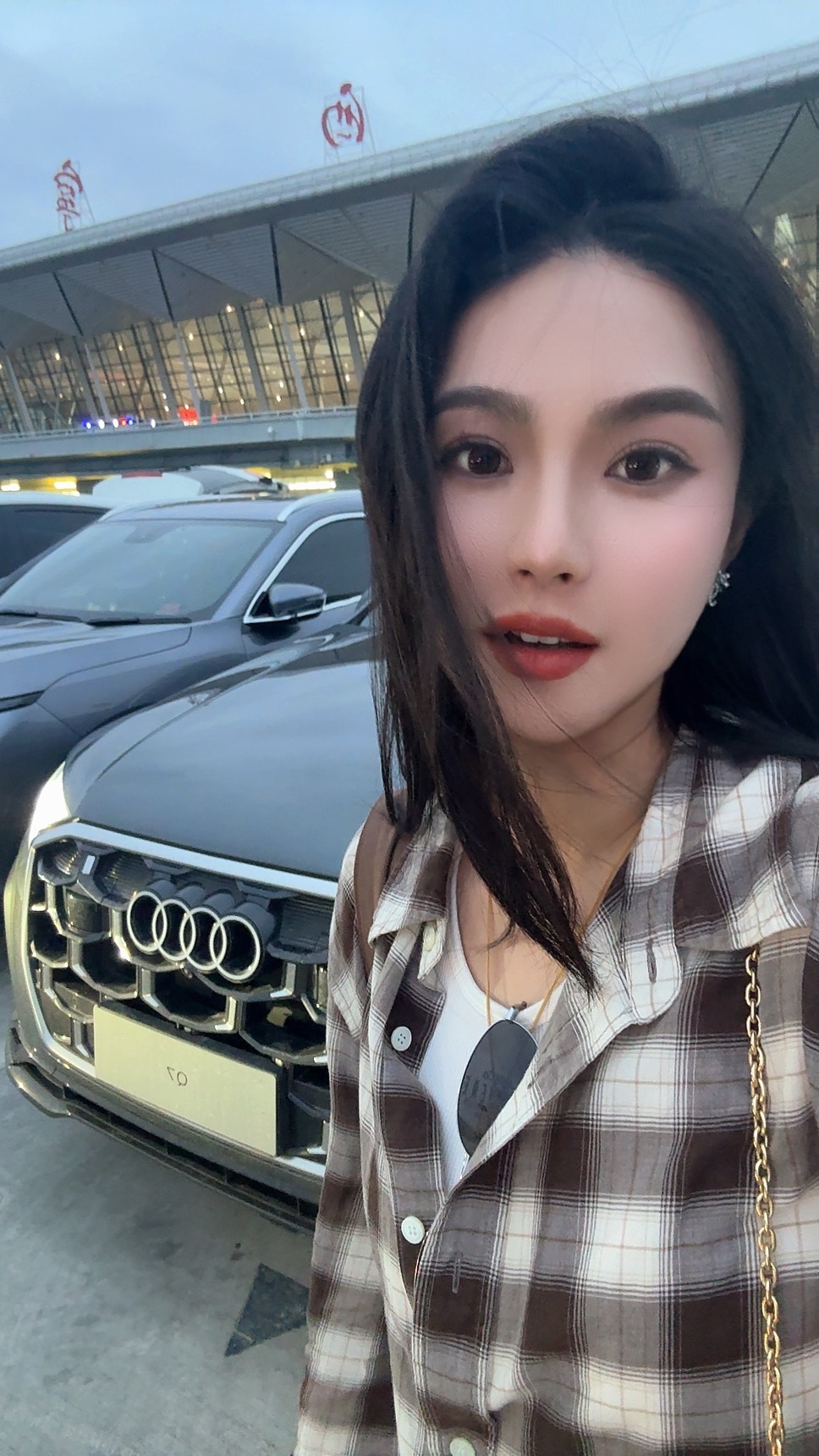 落地西宁啦！一下飞机直接降了十几度[笑cry]整啥当地特色呢？朋友们告诉我！  