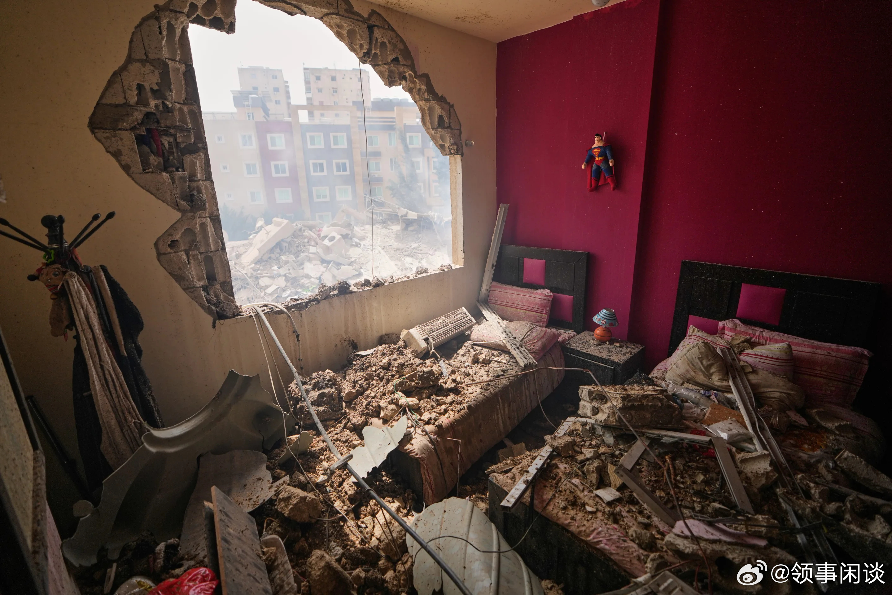 【特朗普警告伊朗48小时内达成协议；搜寻失踪美国飞行员的行动仍在继续】（美联社）