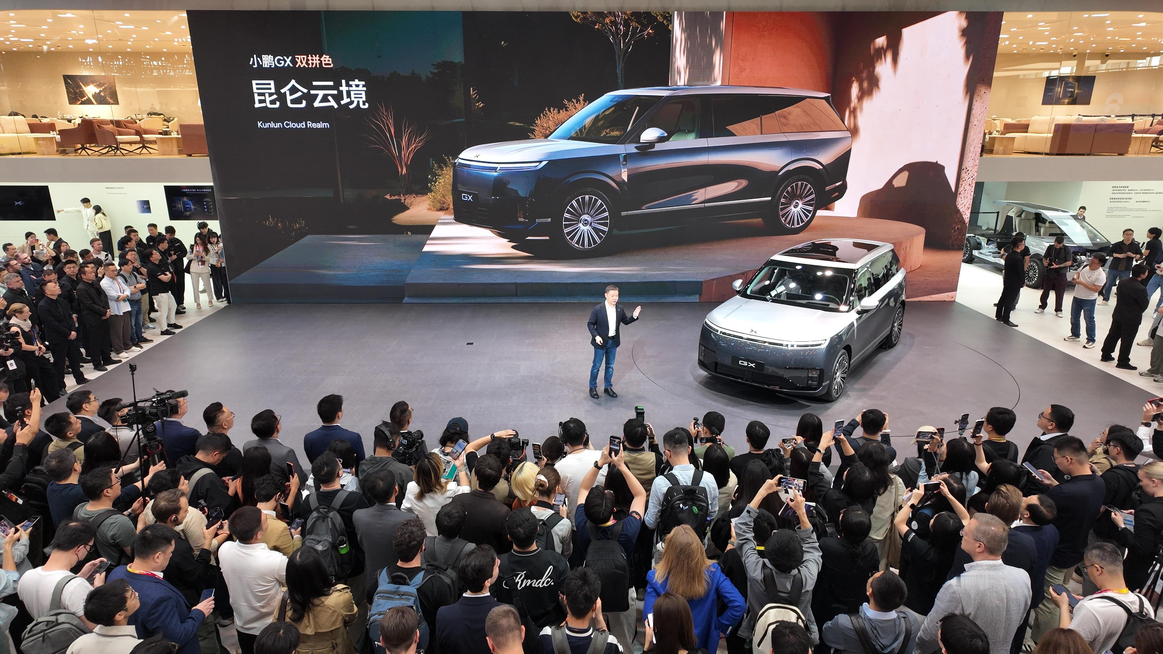 北京车展，第一站小鹏！除了小鹏物理AI全品类登陆北京车展，小鹏GX带来了一款高定