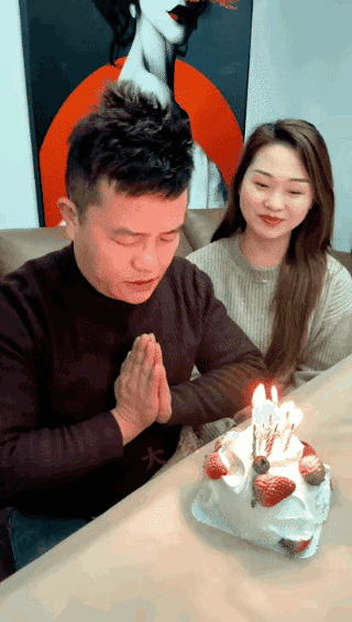 男人郁闷极了，
老天爷都实现不了
他的愿望，
说明有些事挡也挡不住了！