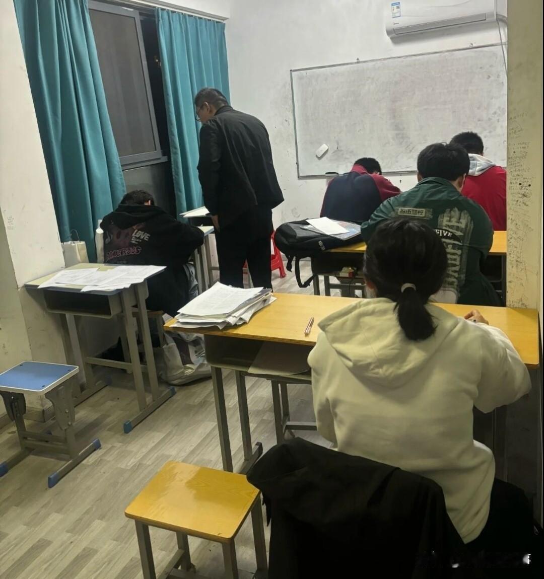 补课两年花了9万块成绩依然在铁中400名开外，今年准备放弃了，能考上哪算哪，留下