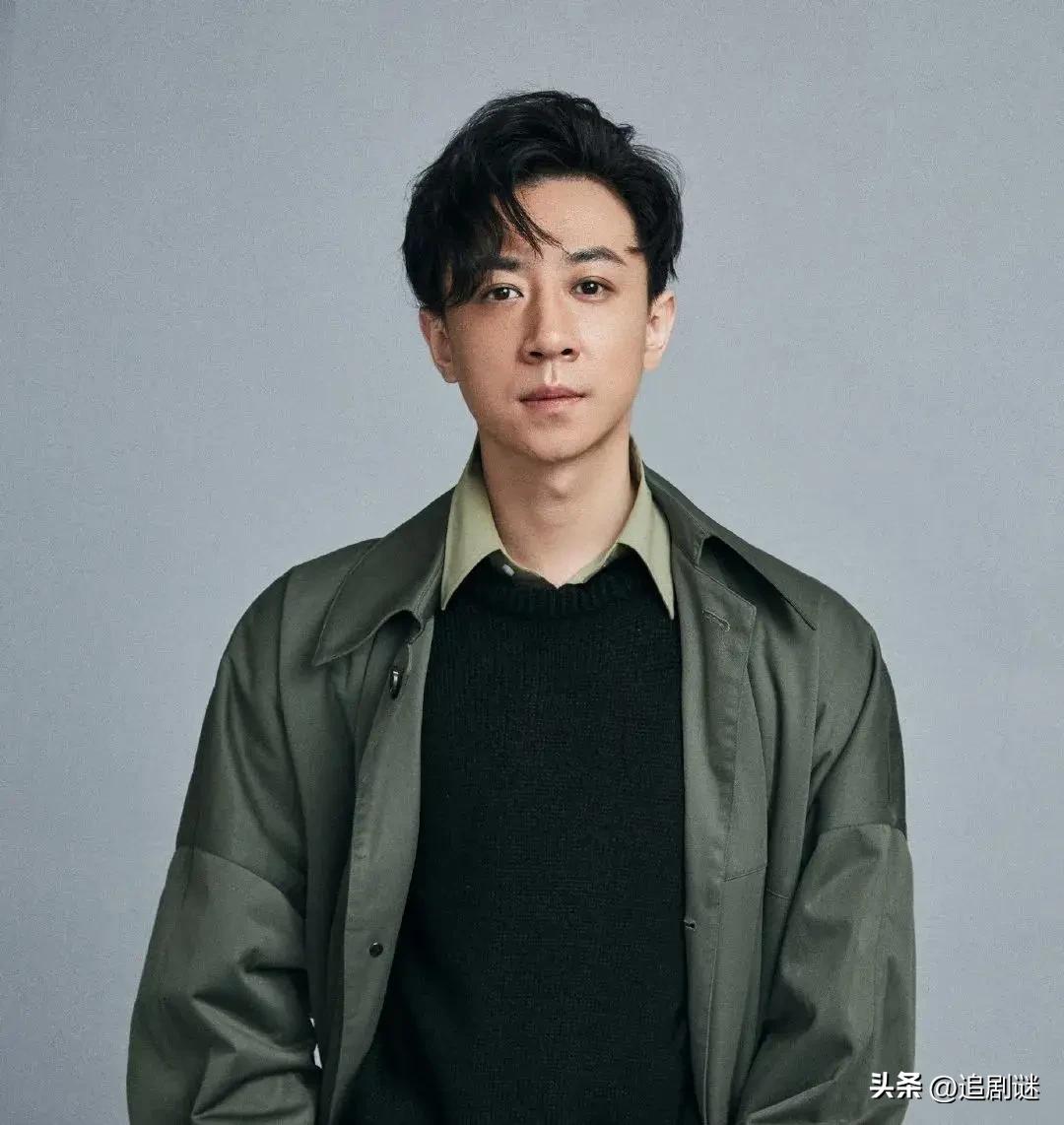 《小城大事》，我原以为这会巩固黄晓明的地位，赵丽颖的表演也一如既往地稳。但最意外