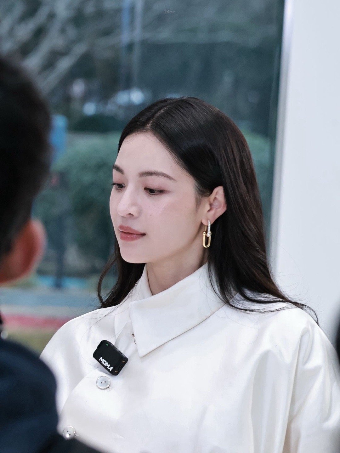 钟楚曦给我滴精华了 又是羡慕扫楼人的一天！互动时的小表情也太生动了，托腮、比心样