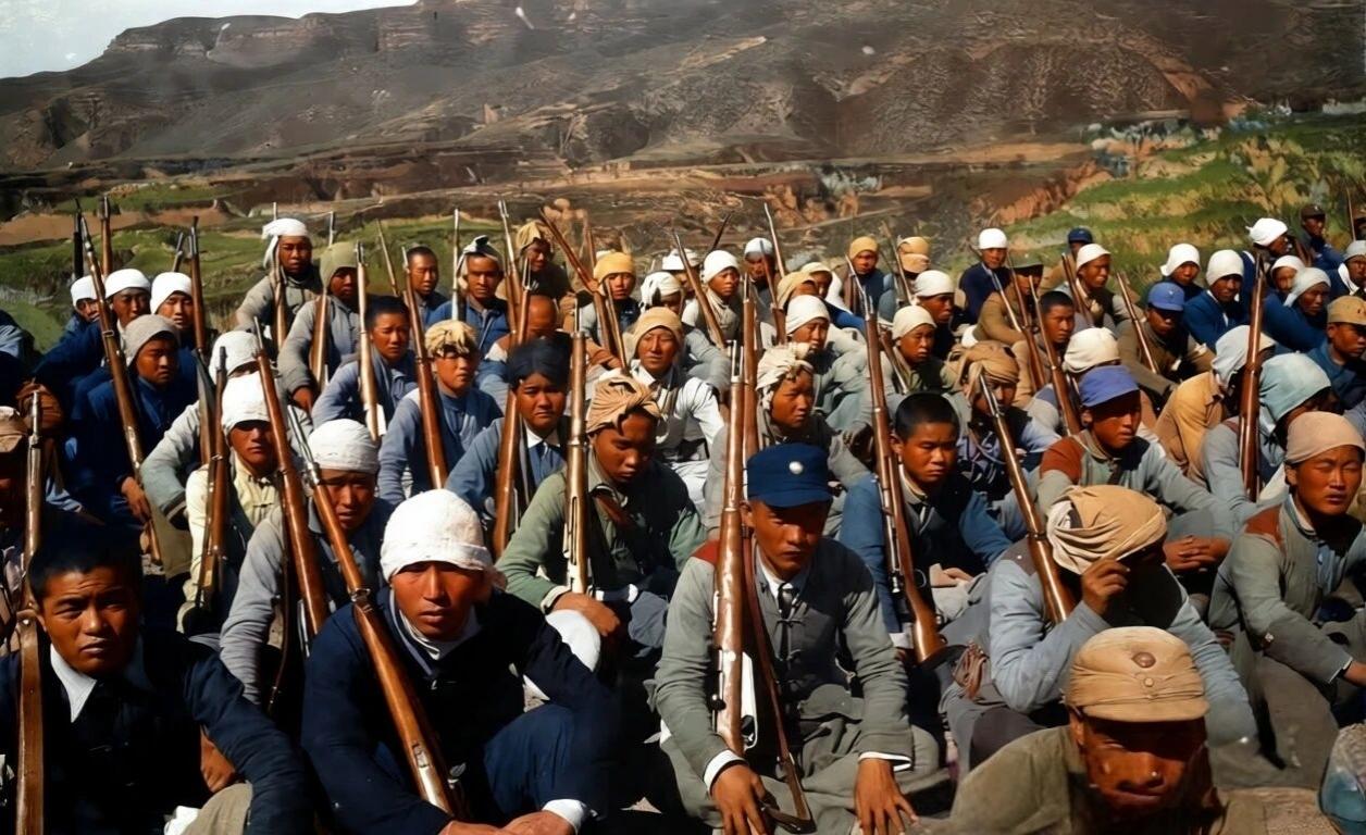 旧时光里的惊艳照片抗战时期，位于山西省太行山与吕梁山中间的太岳根据地的民兵群像！