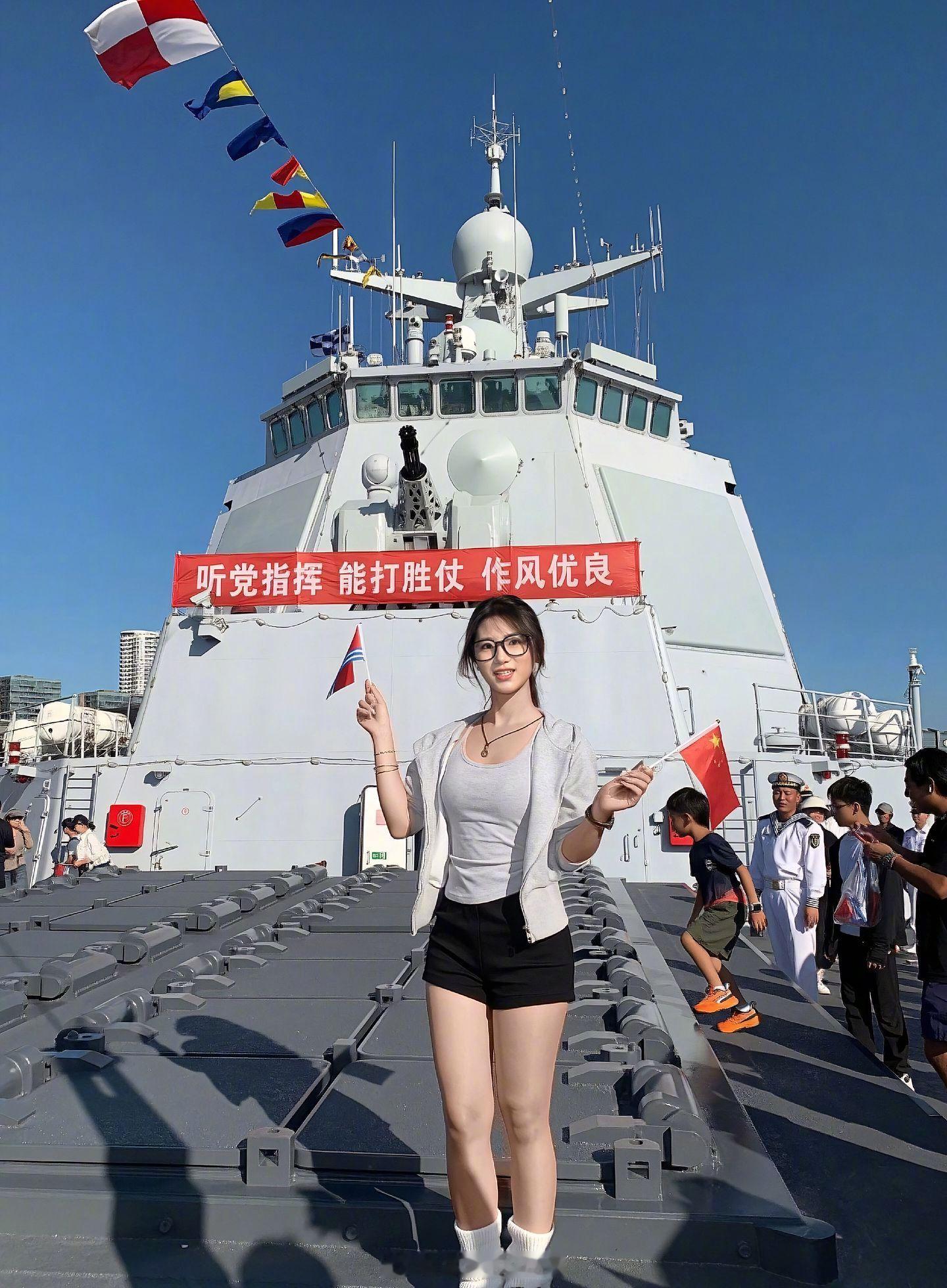 这一轮海军开放日最出圈的甜妹烽火问鼎计划 ​​​