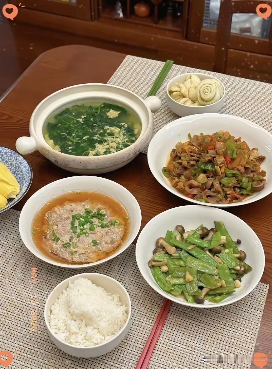 我特别喜欢我儿媳妇！
儿媳妇在家从来不做饭，也从来不搞卫生，我也还是很喜欢她，因