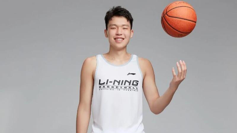 北京时间1月27日，NBA官方揭晓2026全明星新秀赛名单，中国球员杨瀚森赫然在