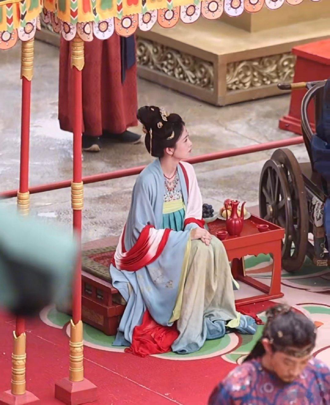 正式开拍都是白鹿本人出演白鹿方晒了拍摄花絮，正式开拍时都是白鹿本人 