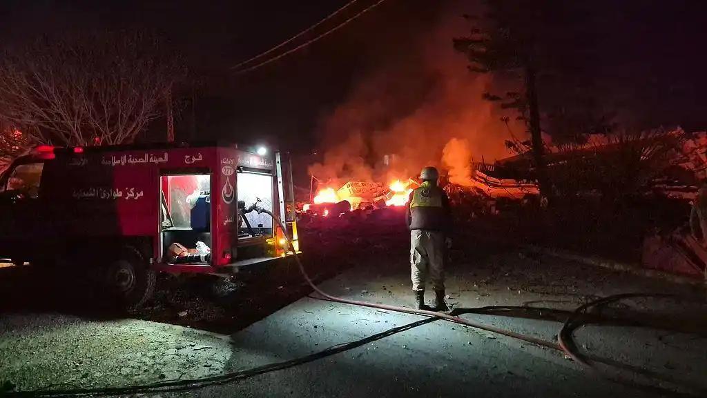 全网震怒！谁看了不心疼？黎巴嫩彻底被战火吞噬，一场毁灭性的空袭突如其来，把无数无