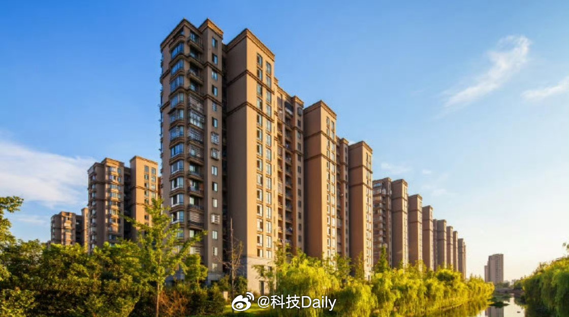 物业费越来越难收确实，不过影响的还是业主，我们小区才两三年物业费收起来就费劲了，