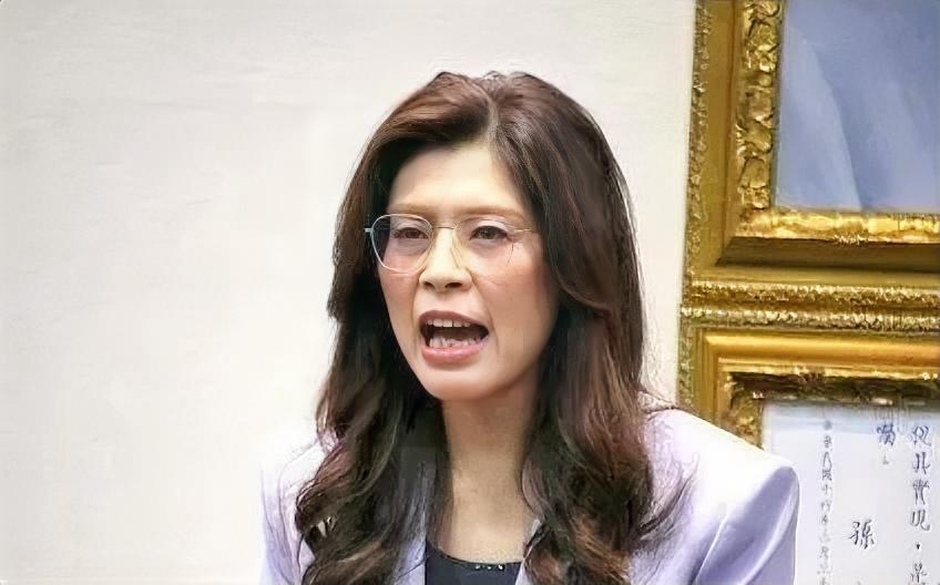 中国国民党主席郑丽文4月7日下午率团抵达上海，并将赴南京谒中山陵。

郑丽文自2