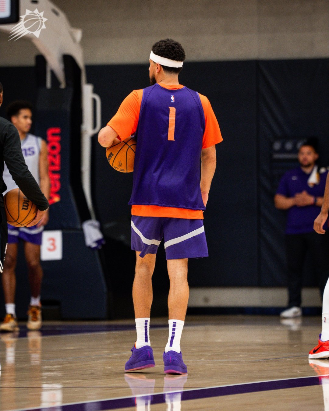 布克的新鞋这个配色真不错啊。。。#nba开新大集##nba新赛季2024# ​​