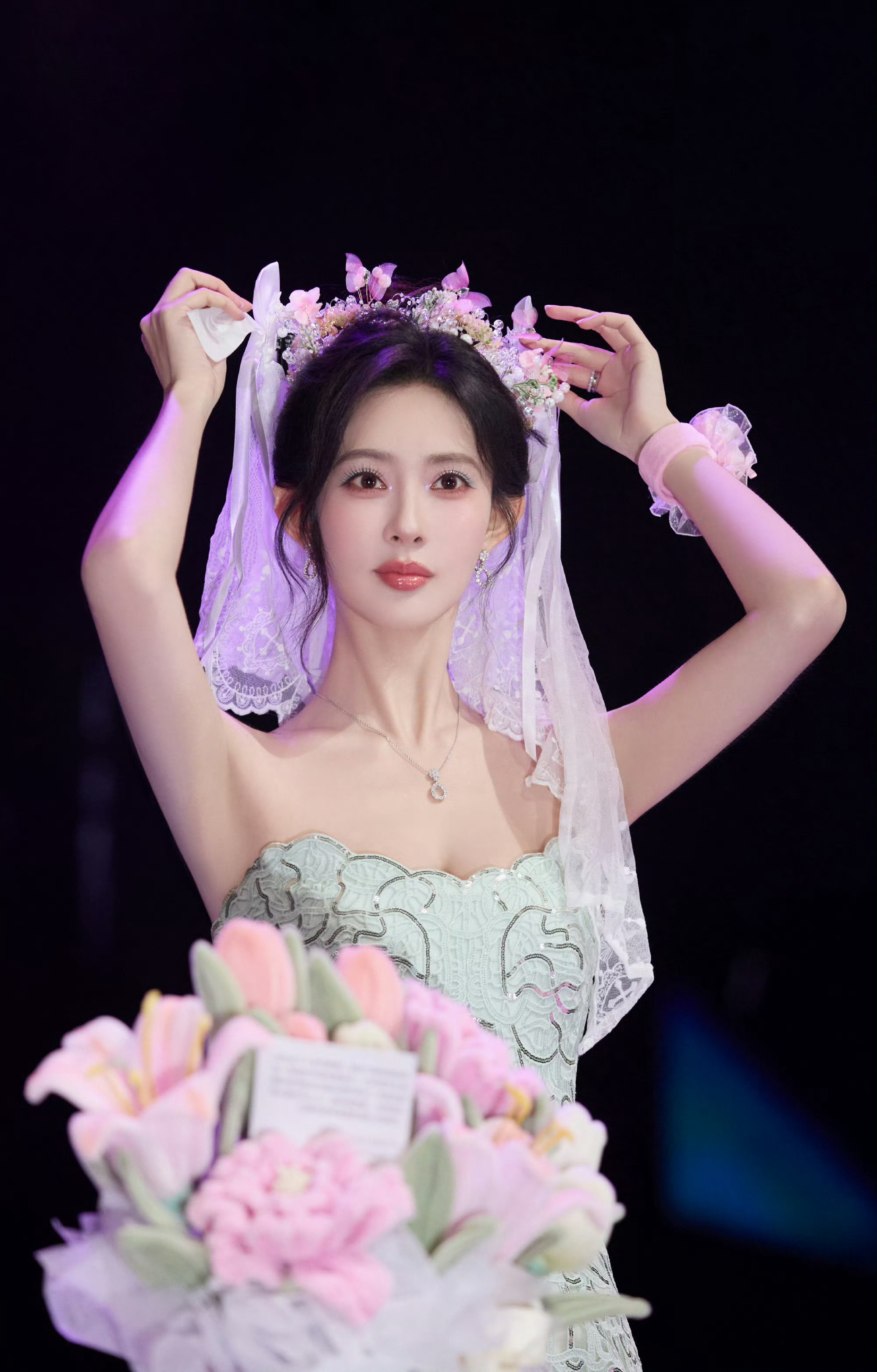 孟子义孟子义暮晚摇mzy孟子义尚公主“你的微笑在我的心尖闪耀，编织了每一个奇妙。