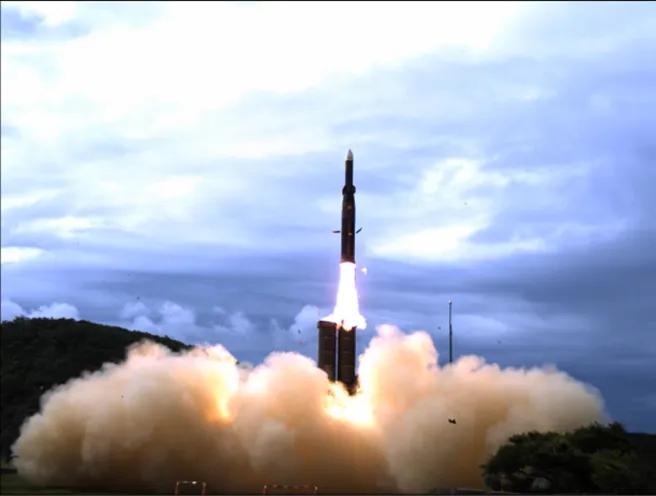 台湾自称研制出，全球第三款！「强弓反弹道导弹系统」

台防务部门提交立院报告指出