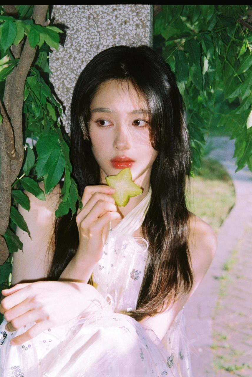 鹤秋可妹可姐鹤秋是姐姐也是妹妹第一眼酷girl，再看一眼完全软萌！谁懂我有多爱鹤