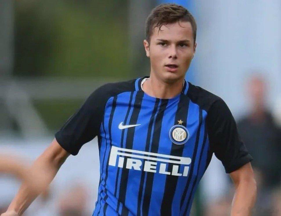 范赫斯登今天宣布退役 饭盒只有26岁…祝好🙏🖤💙 