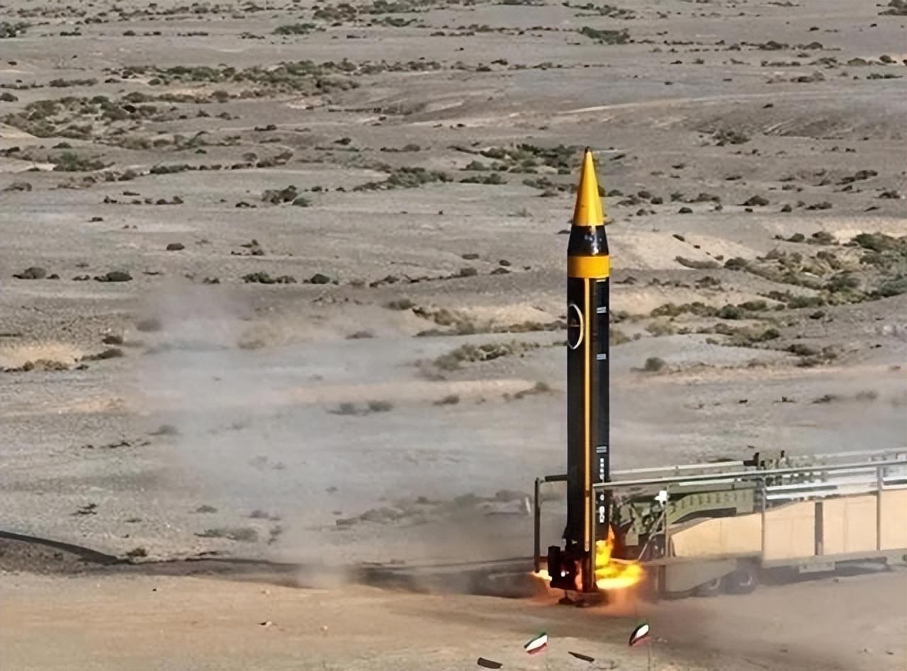 28波还击火力拉满！伊朗自研大杀器炸穿以关键设施，美军彻夜难眠陷窘境


202