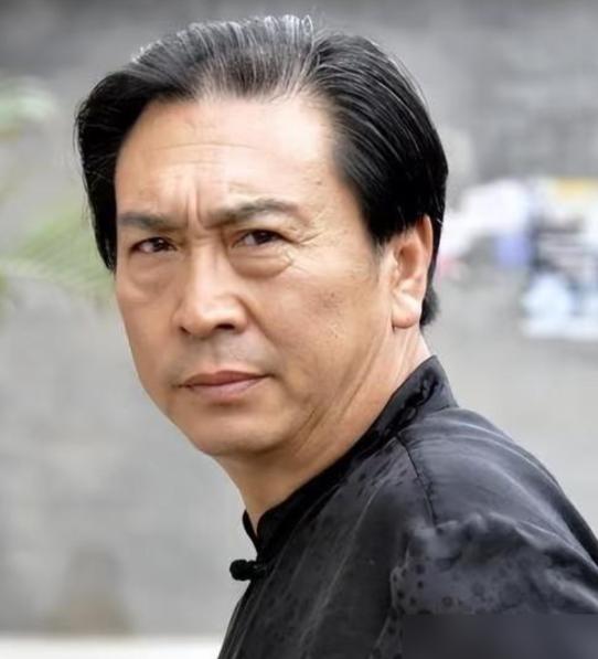 陈晓旭临终前，给前夫打了3小时电话。电话里，两人泣不成声。她说，我太像林黛玉，棱