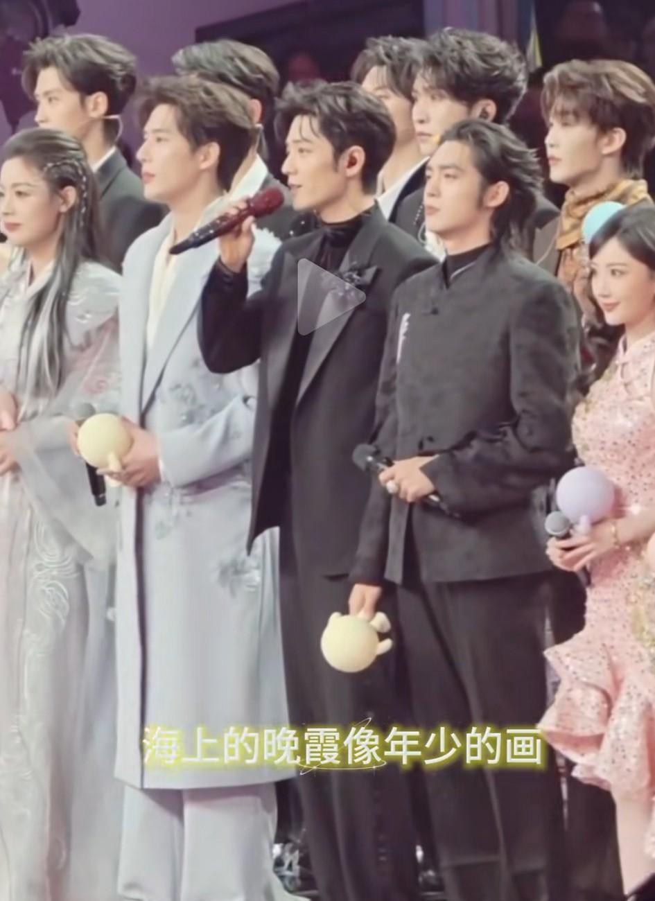 身高，才是内娱照妖镜！
于适的181cm水分有多大，同框即真相！
毛晓彤官方16