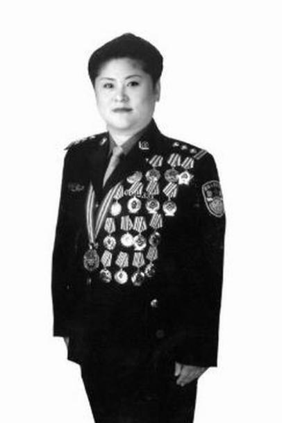 1988年，3个歹徒绑架了1个少女，并把少女塞进一辆出租车，少女却不害怕，还故意