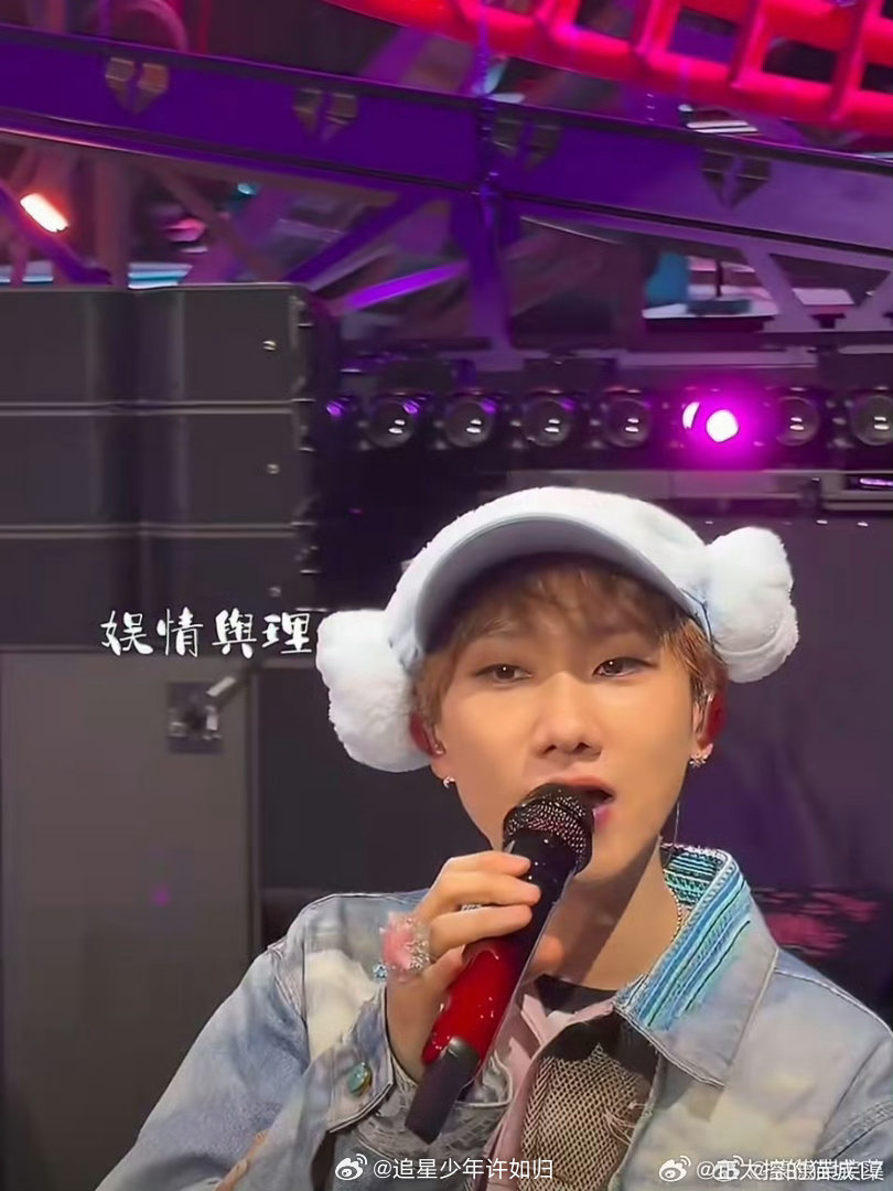 汪苏泷今天不握手了 演唱会互动方式调整，汪苏泷以挥手致意取代握手，用更稳妥的方式