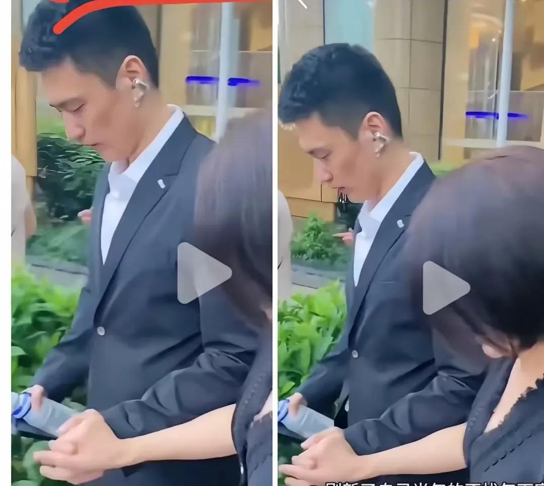 颜丙燕姐姐的小奶狗长这样，你满意吗？
哈哈，可不兴咸吃萝卜淡操心，人家丙燕姐姐开