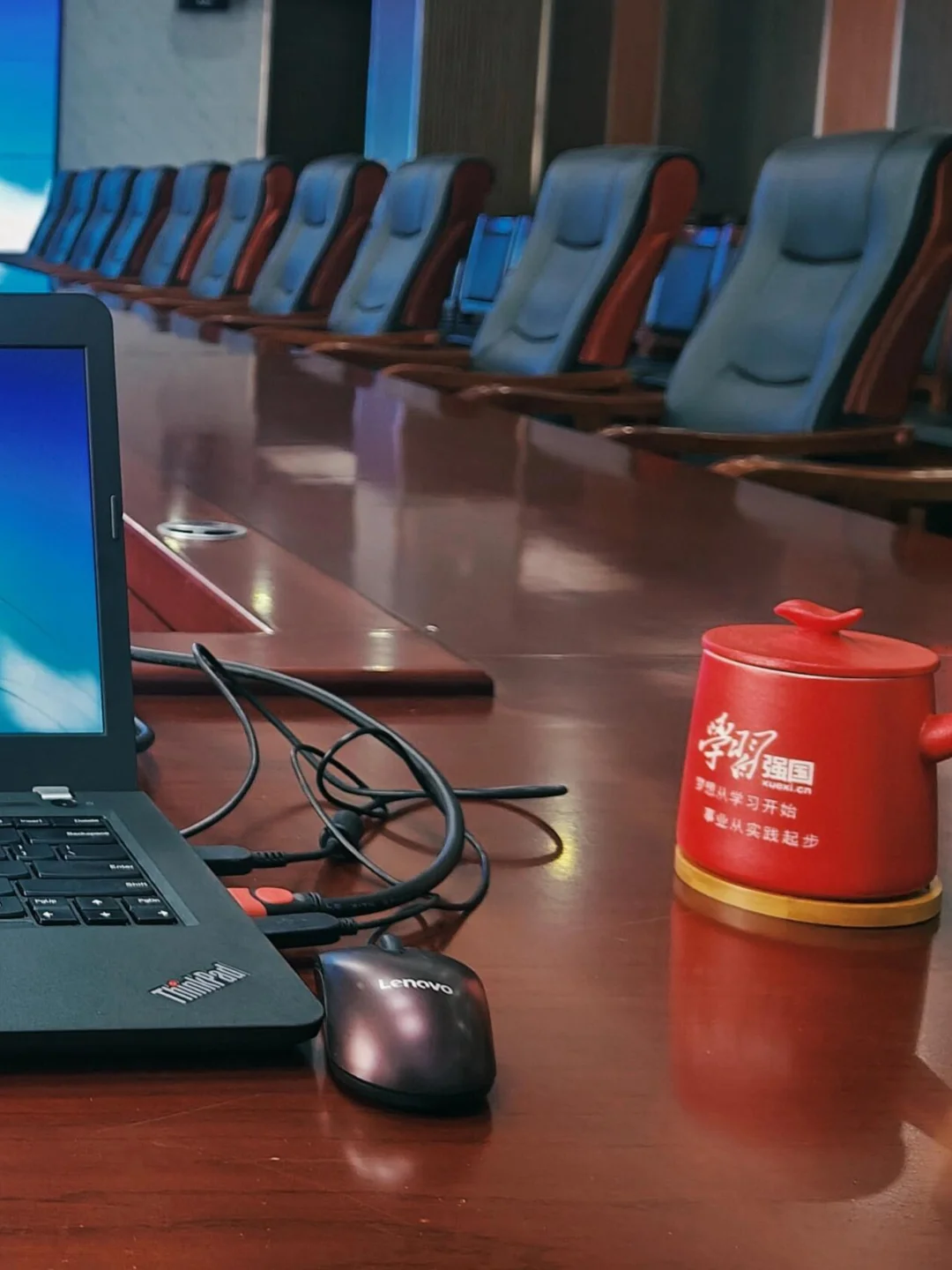跟二代同事开个会，像上了一堂职场生存课