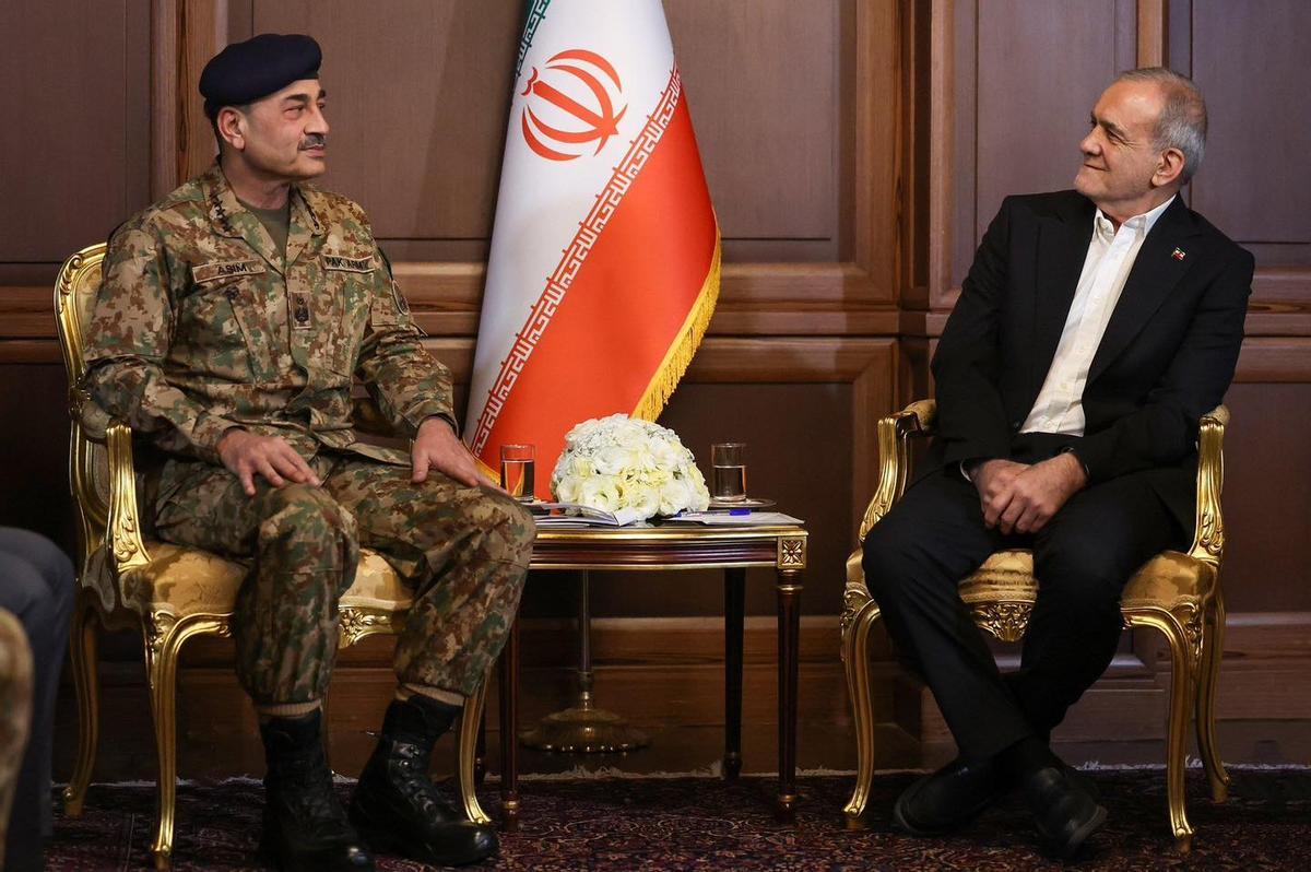 日前巴基斯坦陆军参谋长穆尼尔元帅访问伊朗，和伊朗总统佩泽希齐扬开展了坦诚的停火斡
