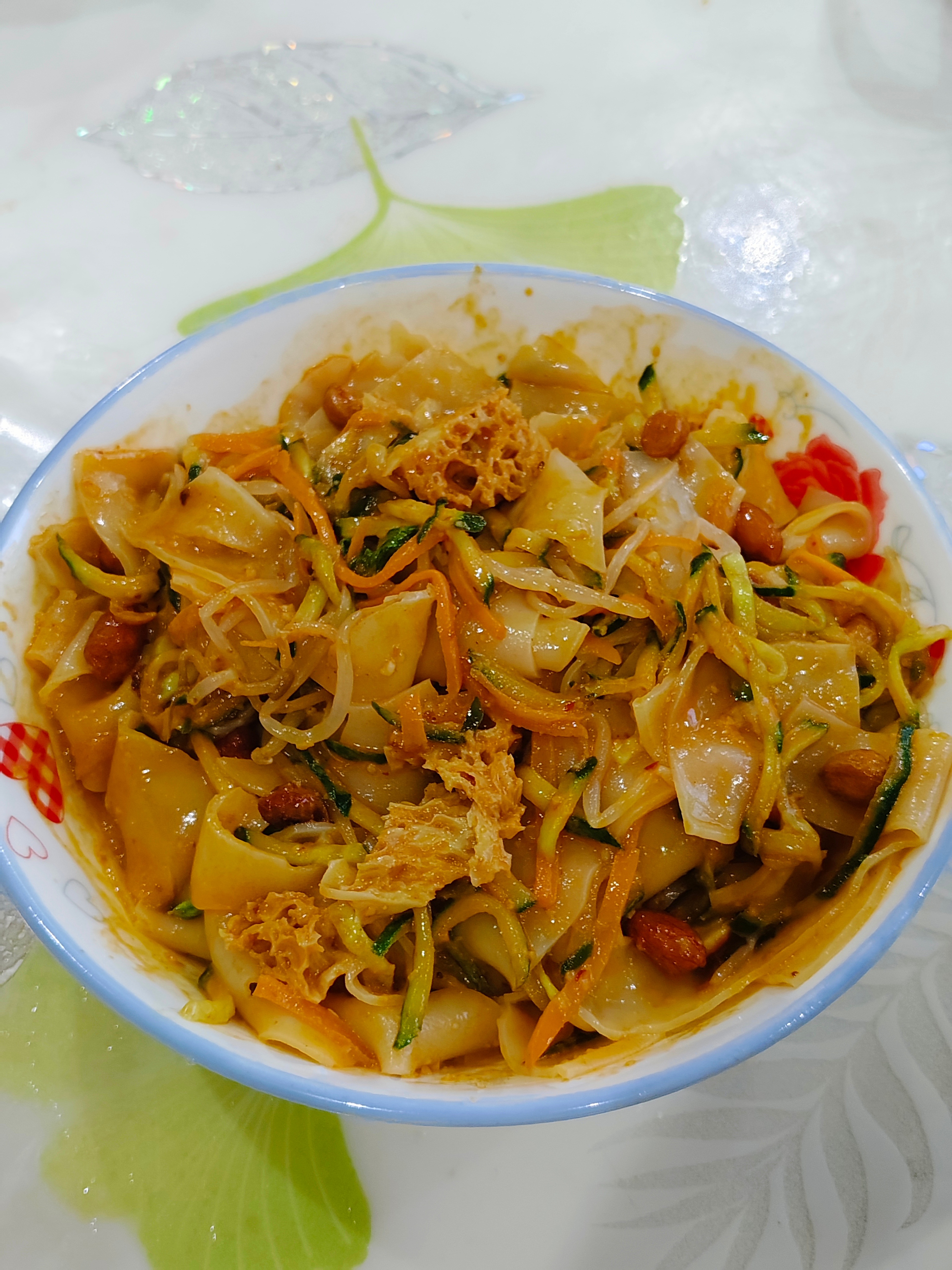 夏天还是最适合吃凉皮😋 