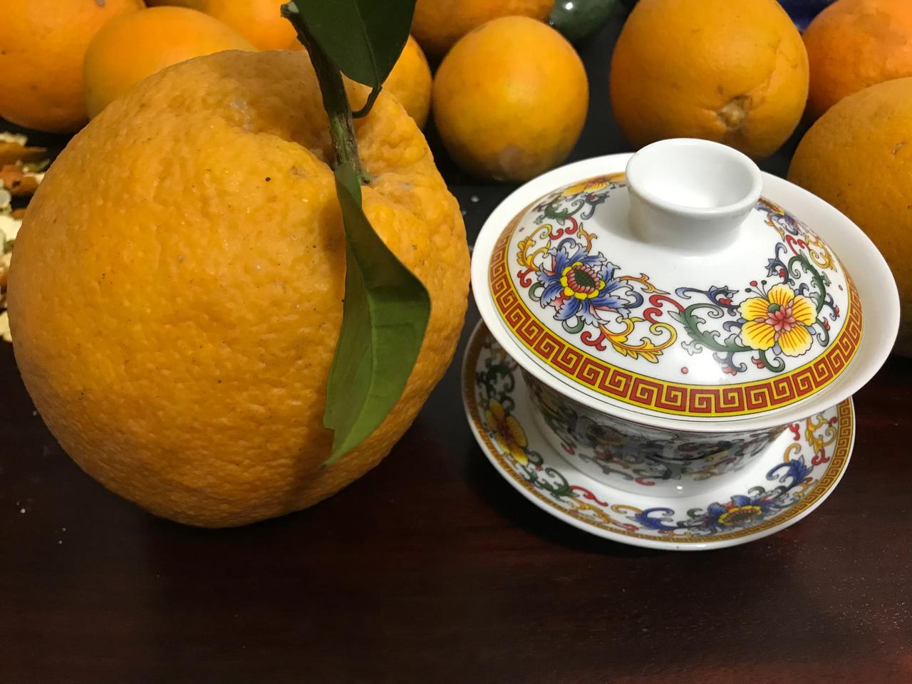 千秋大业一壶茶
万丈红尘三杯酒
饥时馒头抵万金
饱来山珍也枉然