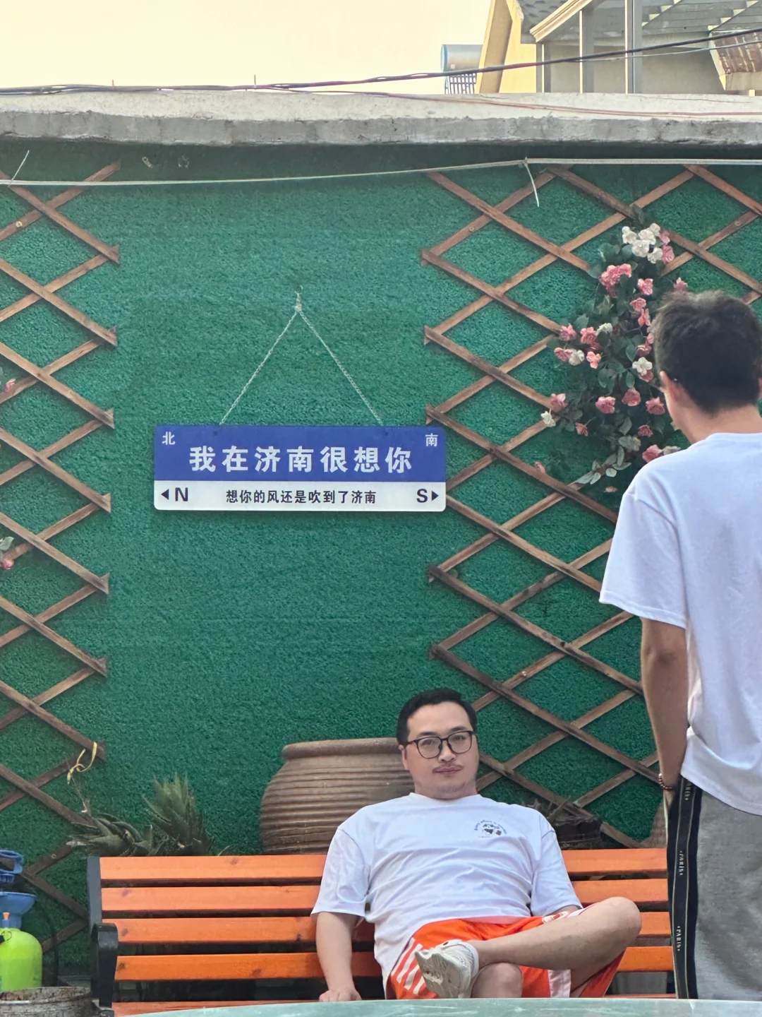 喝了一杯啤酒后的老罗