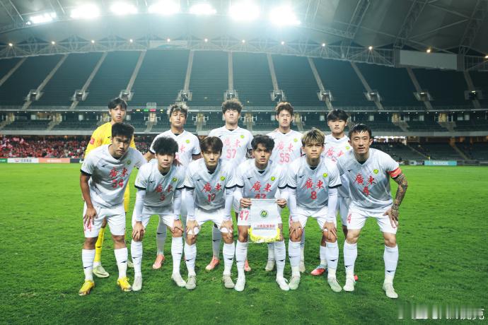     12月28日晚，第44届省港杯足球赛第一回合在香港大球场举行。广东队以2