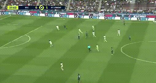 姆巴佩还是机灵啊，规则也吃的比较透，趁门将不备偷袭破门，引起对手严重抗议。不过这