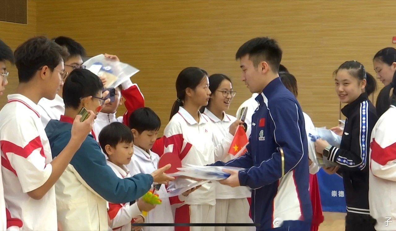 【乒乓世界】进校园、进公园，国手与海口市民学子切磋球技第35届国际乒联-亚乒联盟