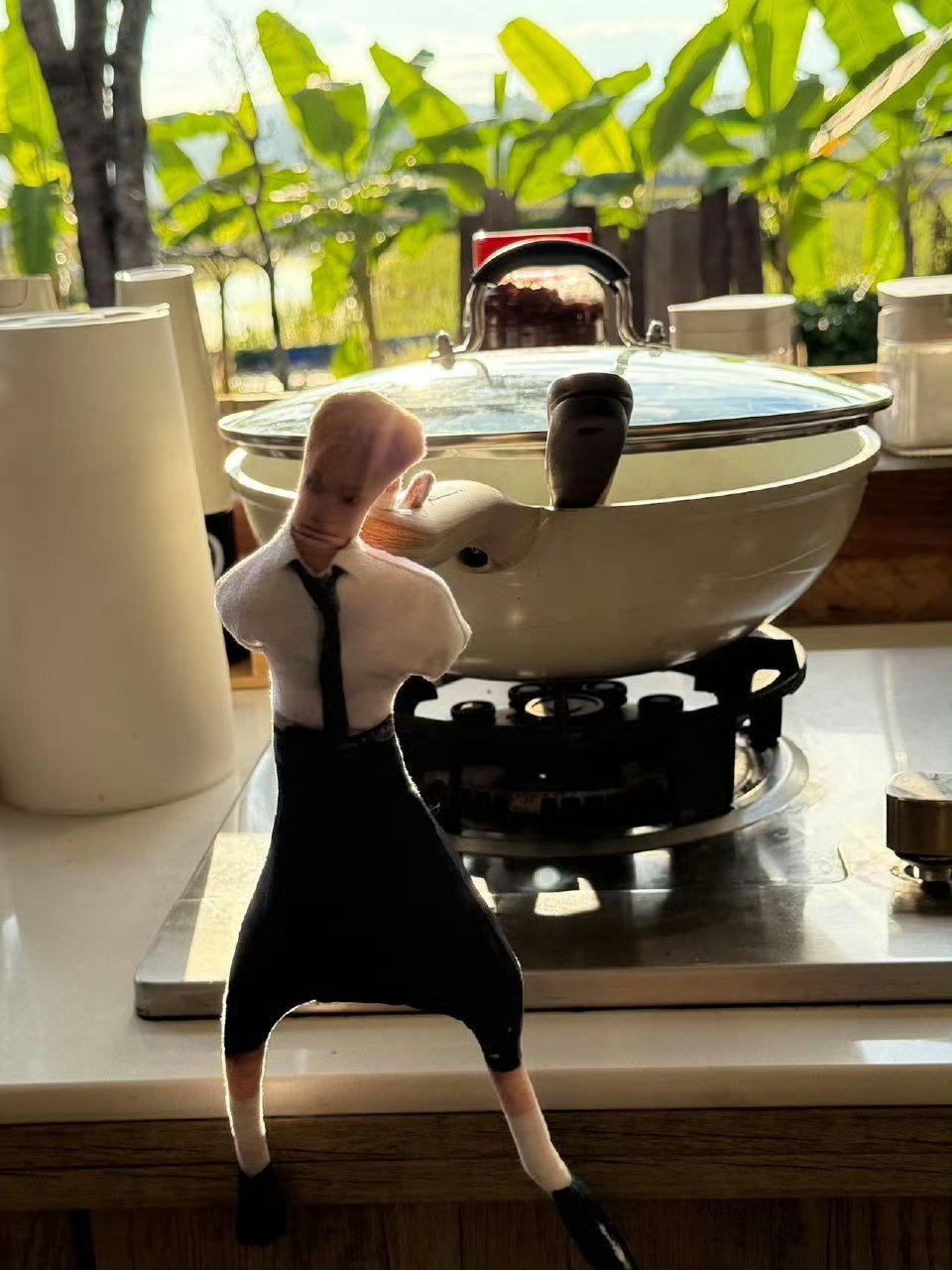 周震南老鼠干在蘑菇屋干上活了周震南带老鼠干进蘑菇屋，铁锅、咖啡机全安排上，这波抽