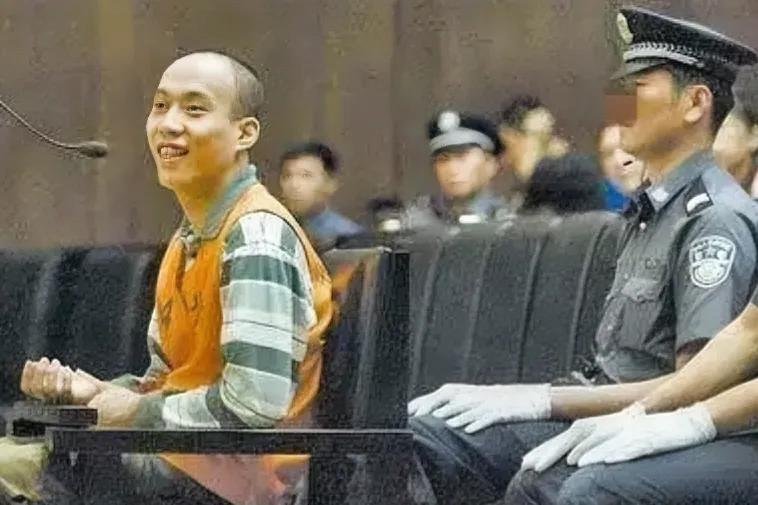 2005年，王立华在被告席上态度傲慢、狂妄嚣张，他被称为“京城第一悍匪”。


